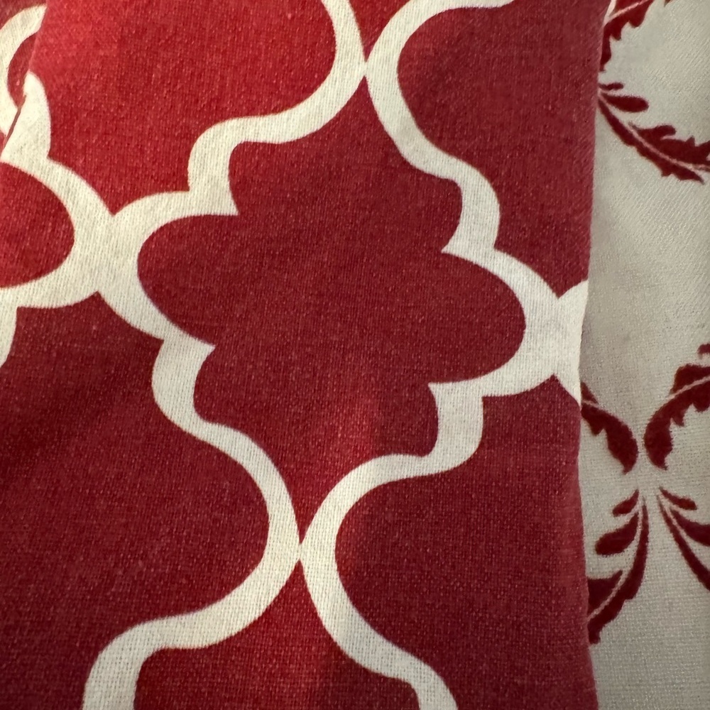 Set of 4 Holiday Placemats and Napkins. Red. Christmas. Super festive and sheek - Picture 8 of 8